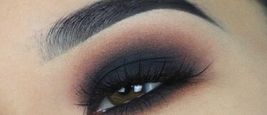 Sigue estos pasos para maquillarte con sombra negra y evitar que se corra Sigue estos pasos para maquillarte con sombra negra y evitar que se corra