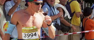 Hay una maratón en Francia donde puedes comer queso y beber vino ¡Queremos ir! Hay una maratón en Francia donde puedes comer queso y beber vino ¡Queremos ir!