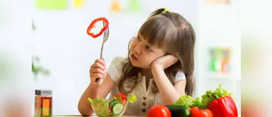 ¿Tu hijo juega con la comida? 5 beneficios de esta acción ¿Tu hijo juega con la comida? 5 beneficios de esta acción