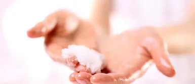 DIY: Exfoliante de miel y coco para tener unas manos suaves este invierno DIY: Exfoliante de miel y coco para tener unas manos suaves este invierno