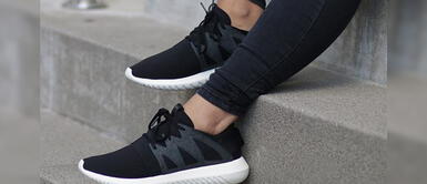 5 looks con zapatillas negras que te harán lucir con mucho estilo 5 looks con zapatillas negras que te harán lucir con mucho estilo