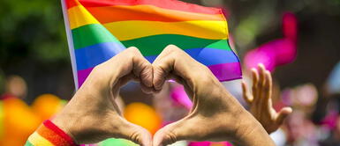 Prendas que puedes usar para sumarte al mes del orgullo LGBTI Prendas que puedes usar para sumarte al mes del orgullo LGBTI