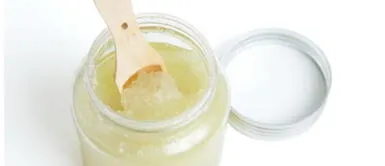 Prepara un exfoliante de azúcar y aceite de oliva para cuidar tus manos Prepara un exfoliante de azúcar y aceite de oliva para cuidar tus manos