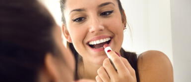 Esto es lo que puedes usar antes del labial para tener unos labios perfectos Esto es lo que puedes usar antes del labial para tener unos labios perfectos