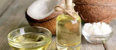 Prepara un exfoliante de aceite de coco para labios agrietados Prepara un exfoliante de aceite de coco para labios agrietados