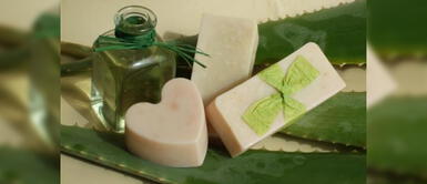 Aprende a preparar un jabón de aloe vera y miel para una piel suave Aprende a preparar un jabón de aloe vera y miel para una piel suave