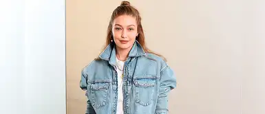 Gigi Hadid sorprende al combinar medias con sandalias en un outfit genial Gigi Hadid sorprende al combinar medias con sandalias en un outfit genial