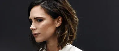 Victoria Beckham se atreve a llevar un look de pijama que querrás copiar Victoria Beckham se atreve a llevar un look de pijama que querrás copiar
