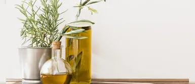 Aprende a usar el romero para cuidar tu cabello con esta sencilla receta Aprende a usar el romero para cuidar tu cabello con esta sencilla receta