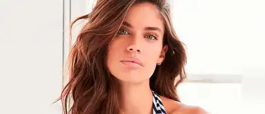 Sara Sampaio deslumbra en vestido midi para fiesta pre boda Sara Sampaio deslumbra en vestido midi para fiesta pre boda