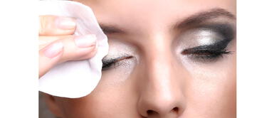 ¿Cuál es la mejor forma de desmaquillar tu rostro? Estos productos te ayudarán ¿Cuál es la mejor forma de desmaquillar tu rostro? Estos productos te ayudarán