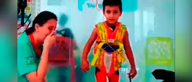 Terapista llora al ver caminar a su paciente por primera vez Terapista llora al ver caminar a su paciente por primera vez