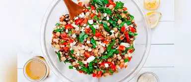 Disfruta de una sabrosa ensalada de lentejas y verduras siguiendo esta receta Disfruta de una sabrosa ensalada de lentejas y verduras siguiendo esta receta