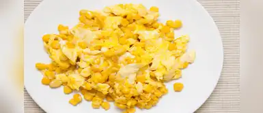 Prepara unos deliciosos huevos revueltos con choclo dulce para tus engreídos Prepara unos deliciosos huevos revueltos con choclo dulce para tus engreídos