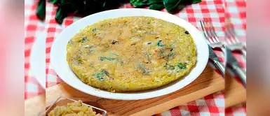 Tortilla de huevo con espinacas y quinua para un desayuno nutritivo Tortilla de huevo con espinacas y quinua para un desayuno nutritivo