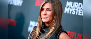 Jennifer Aniston luce un blazer negro como toda una súper empresaria Jennifer Aniston luce un blazer negro como toda una súper empresaria