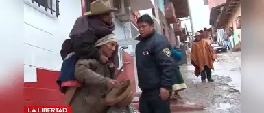 Anciano que cargaba a su esposa para poder cobrar Pensión 65 recibirá apoyo Anciano que cargaba a su esposa para poder cobrar Pensión 65 recibirá apoyo