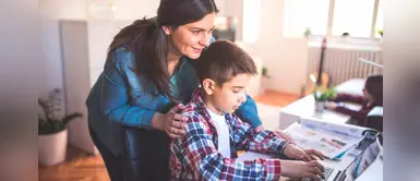 Mamá sufrió infarto mientras explicaba la tarea del colegio a su hijo Mamá sufrió infarto mientras explicaba la tarea del colegio a su hijo