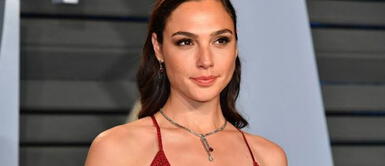 Gal Gadot tiene la falda roja que marcará tendencia este 2020 ¡Querrás usarla! Gal Gadot tiene la falda roja que marcará tendencia este 2020 ¡Querrás usarla!