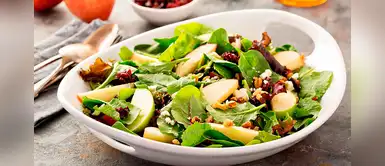 Ensalada de espinacas, un platillo fit para disfrutar este verano Ensalada de espinacas, un platillo fit para disfrutar este verano