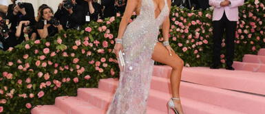 Artistas que han apostado por los escotes highlights y han impacto con sus looks Artistas que han apostado por los escotes highlights y han impacto con sus looks