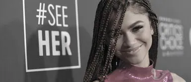 Zendaya se roba las miradas con un particular estilo para llevar un vestido negro Zendaya se roba las miradas con un particular estilo para llevar un vestido negro