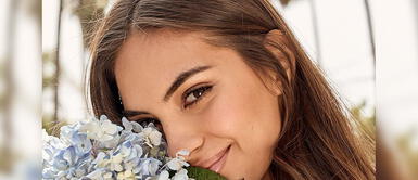 Natalie Vértiz deslumbra con romántico vestido y escote highlight perfecto para el verano Natalie Vértiz deslumbra con romántico vestido y escote highlight perfecto para el verano