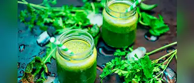 Batido de piña, espinaca y apio, ideal para alcanzar tu peso ideal en verano Batido de piña, espinaca y apio, ideal para alcanzar tu peso ideal en verano