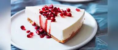 Tarta de queso con yogur griego y jarabe de granada: ¿Cómo prepararla sin horno? Tarta de queso con yogur griego y jarabe de granada: ¿Cómo prepararla sin horno?