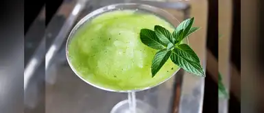 Mojito frozen esmeralda: un sensacional cóctel a base de ron, hielo y menta Mojito frozen esmeralda: un sensacional cóctel a base de ron, hielo y menta