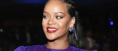 Rihanna revive el morado con este fantástico look perfecto para una gala Rihanna revive el morado con este fantástico look perfecto para una gala