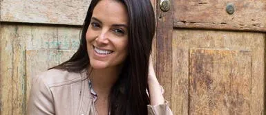 Tracy Freundt lleva el vestido midi más romántico de todos para lucir en el verano Tracy Freundt lleva el vestido midi más romántico de todos para lucir en el verano