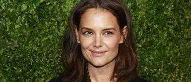 Katie Holmes lleva un estilo noventero y romántico en su último outfit Katie Holmes lleva un estilo noventero y romántico en su último outfit