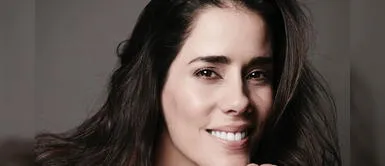 Gianella Neyra y el vestido midi con escote ideal para un look de ensueño Gianella Neyra y el vestido midi con escote ideal para un look de ensueño