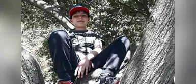 Niño evita forrar sus cuadernos con 'vinifán' para salvar el medioambiente Niño evita forrar sus cuadernos con 'vinifán' para salvar el medioambiente