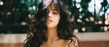 Camila Cabello reinventa el corsé con este look en los Global Awards Camila Cabello reinventa el corsé con este look en los Global Awards