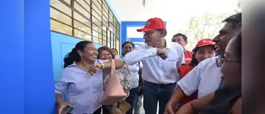 Presidente Vizcarra saluda de “codito” para evitar coronavirus Presidente Vizcarra saluda de “codito” para evitar coronavirus
