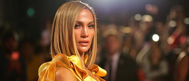 ¡Como toda una diosa! JLo se impone con majestuosa blusa transparente ¡Como toda una diosa! JLo se impone con majestuosa blusa transparente