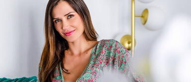 Maju Mantilla luce vuelos en un vestido blanco para una cita romántica Maju Mantilla luce vuelos en un vestido blanco para una cita romántica