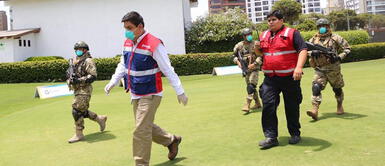 Sunafil acude a llamado de ancianos que trabajaban en El Golf pese a orden de aislamiento Sunafil acude a llamado de ancianos que trabajaban en El Golf pese a orden de aislamiento