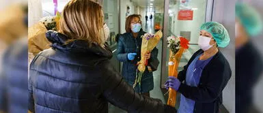 España está de luto al anunciar 1326 muertes por coronavirus, un 32% más que el viernes España está de luto al anunciar 1326 muertes por coronavirus, un 32% más que el viernes