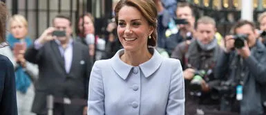 Kate Middleton y el traje rosa, perfecto para cuando volvamos a la oficina Kate Middleton y el traje rosa, perfecto para cuando volvamos a la oficina