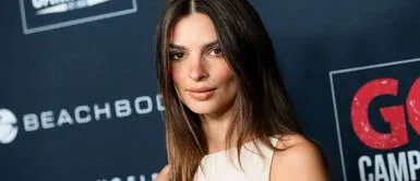 Emily Ratajkowski destaca su figura con esta combinación de denim on denim Emily Ratajkowski destaca su figura con esta combinación de denim on denim