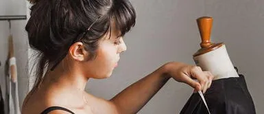 En un acto de solidaridad, la moda española fabrica material sanitario para el coronavirus En un acto de solidaridad, la moda española fabrica material sanitario para el coronavirus