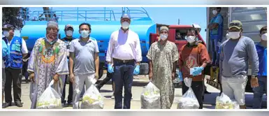 Jorge Muñoz entrega agua potable y víveres a un asentamiento humano del Rímac Jorge Muñoz entrega agua potable y víveres a un asentamiento humano del Rímac