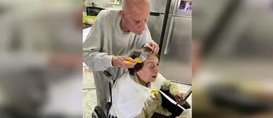 ¡Purito amor! A falta de peluquería un hombre de 92 años le renueva el look a su esposa ¡Purito amor! A falta de peluquería un hombre de 92 años le renueva el look a su esposa