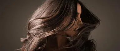 ¿Qué hacer con las canas y las mechas en el cabello? Un experto resuelve estas dudas ¿Qué hacer con las canas y las mechas en el cabello? Un experto resuelve estas dudas