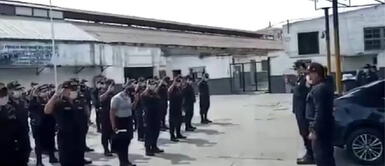 Oficial PNP rompe en llanto al pedirle a Dios que los proteja de todos los males Oficial PNP rompe en llanto al pedirle a Dios que los proteja de todos los males
