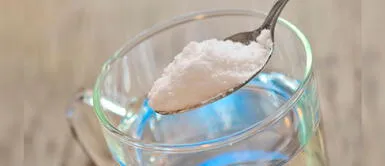 Hacer gárgaras con agua caliente y sal no elimina o previene el coronavirus Hacer gárgaras con agua caliente y sal no elimina o previene el coronavirus