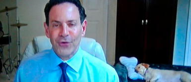 Meteorólogo de FOX se roba los corazones con su perro al lado durante trasmisión en vivo Meteorólogo de FOX se roba los corazones con su perro al lado durante trasmisión en vivo